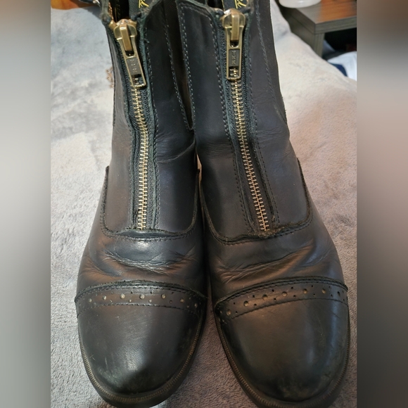 Women's Black Leather Front-Zip Ankle Booties EQUESTRAIN - Picture 2 of 7